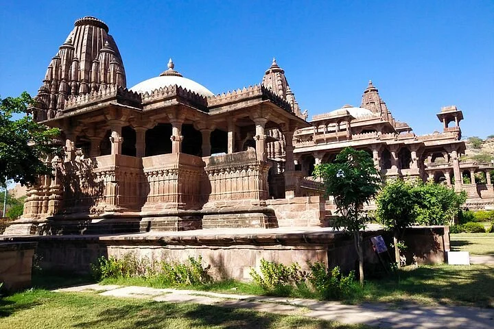 Taxi Service from Jodhpur Airport to Mandore Garden 
